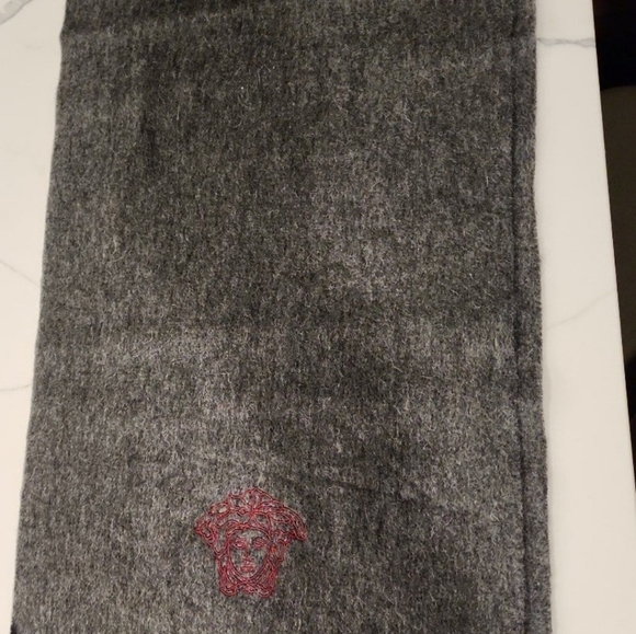 Authentic Versace wool scarf *NWT - Picture 6 of 7